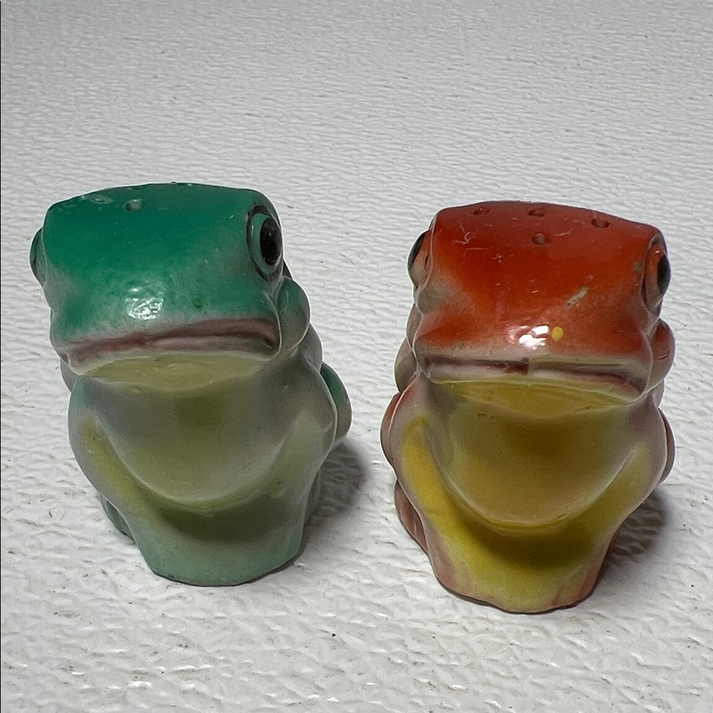 Vintage Made in Japan Green/Red Porcelain Frogs Salt and Pepper Shakers